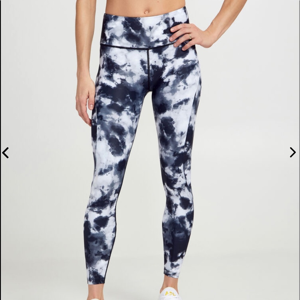 NWT Sz L Soul Cycle blue tie dye contour leggings